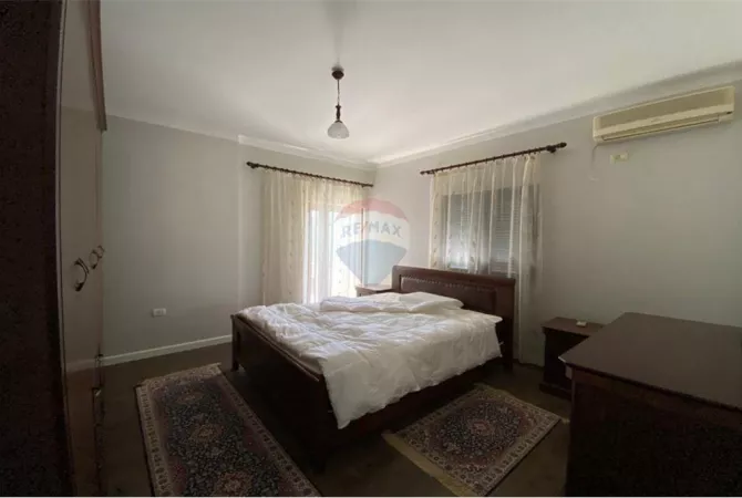 Shtepi me qera Apartament ne Tirane, 2+1, Mobilimi E mobiluar, Pagesa 900  Euro.