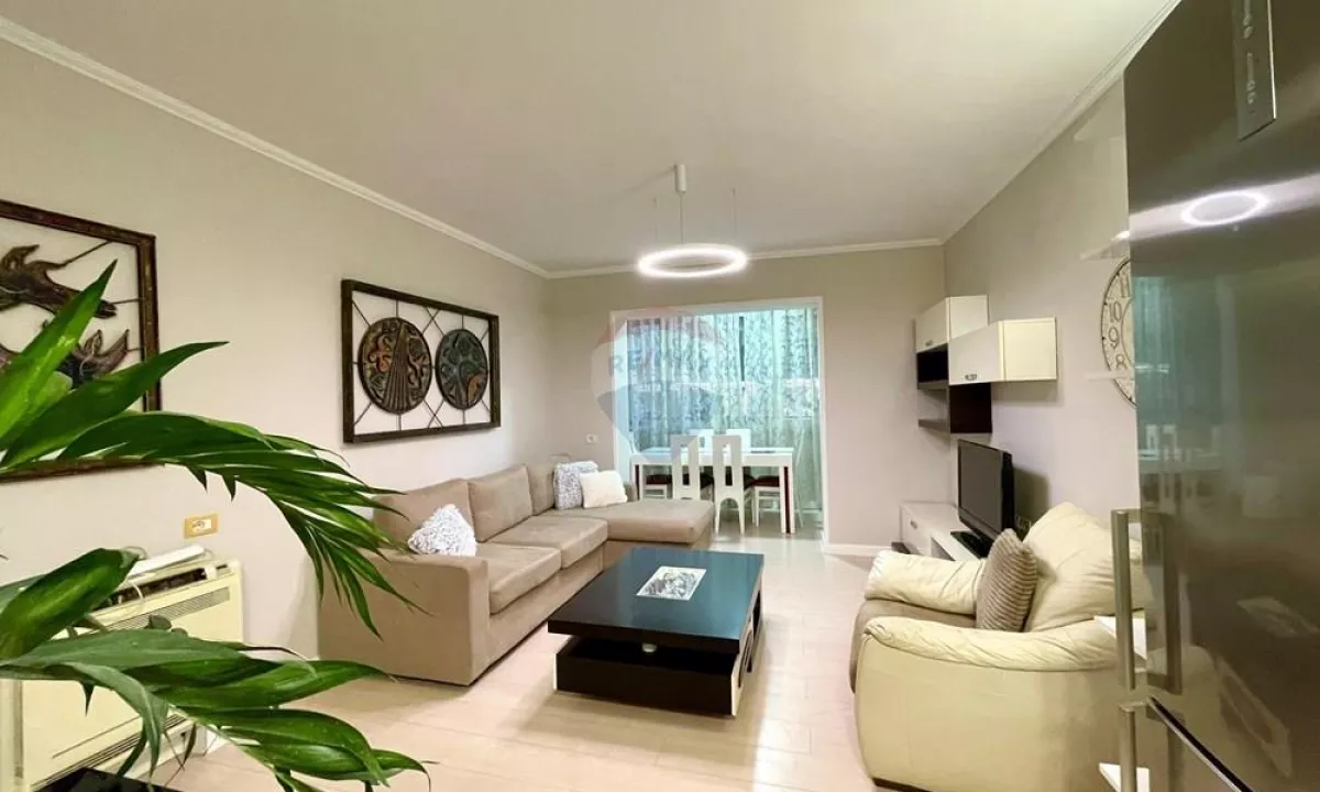 Shtepi me qera Apartament ne Tirane, 2+1, Mobilimi E mobiluar, Pagesa 700  Euro.