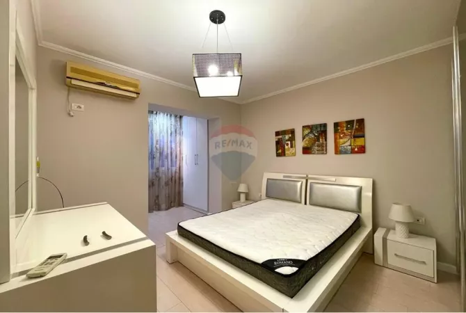 Shtepi me qera Apartament ne Tirane, 2+1, Mobilimi E mobiluar, Pagesa 700  Euro.