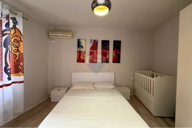 Shtepi me qera Apartament ne Tirane, 1+1, Mobilimi E mobiluar, Pagesa 500  Euro.