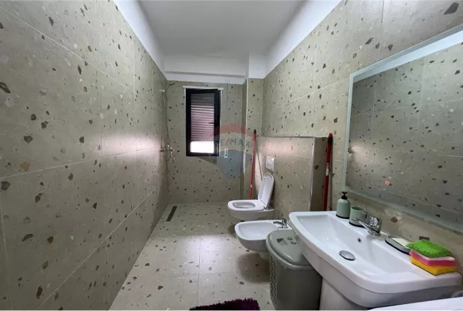 Shtepi me qera Apartament ne Tirane, 2+1, Mobilimi E mobiluar, Pagesa 60,000  Leke.