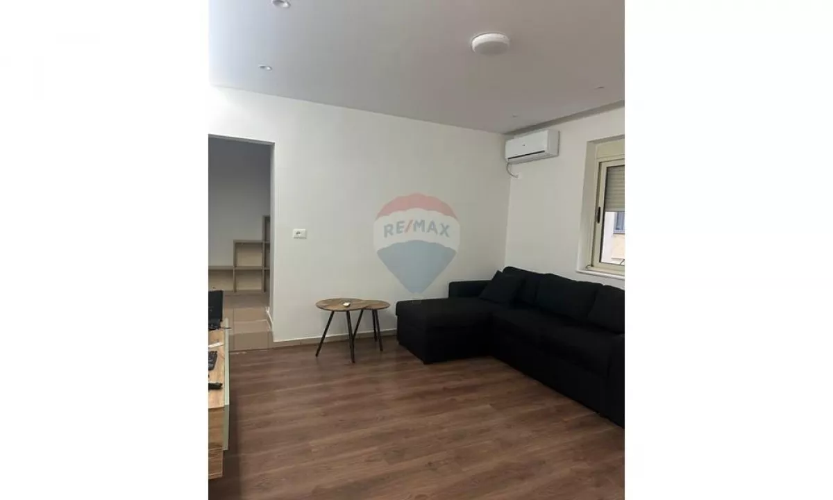 Shtepi me qera Apartament ne Tirane, 1+1, Mobilimi E mobiluar, Pagesa 550  Euro.