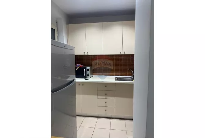 Shtepi me qera Apartament ne Tirane, 1+1, Mobilimi E mobiluar, Pagesa 550  Euro.