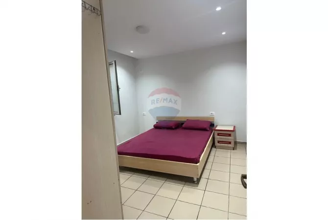 Shtepi me qera Apartament ne Tirane, 1+1, Mobilimi E mobiluar, Pagesa 550  Euro.