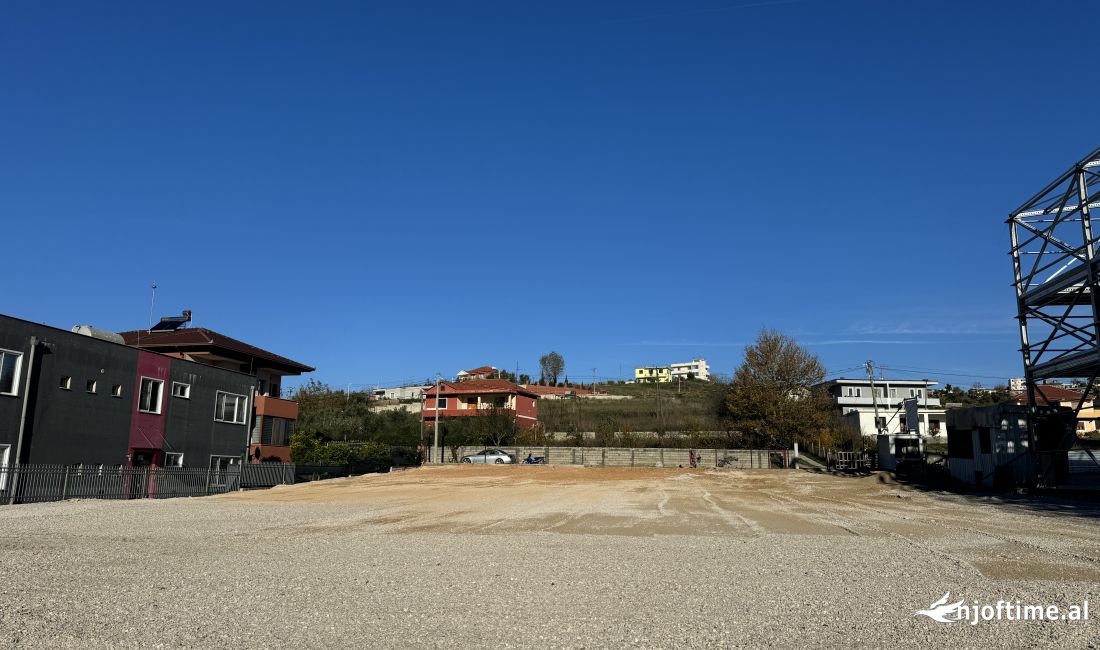 Jepet me qera toke ne Vore 2000m2