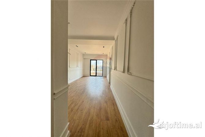 Ambiente Commerciale in Affitto 1+1 a Tirana - 1,000 Euro