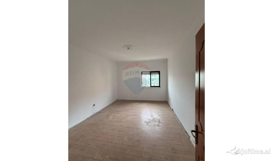 Appartamento in vendita a Tirana 3+1, Vuoto