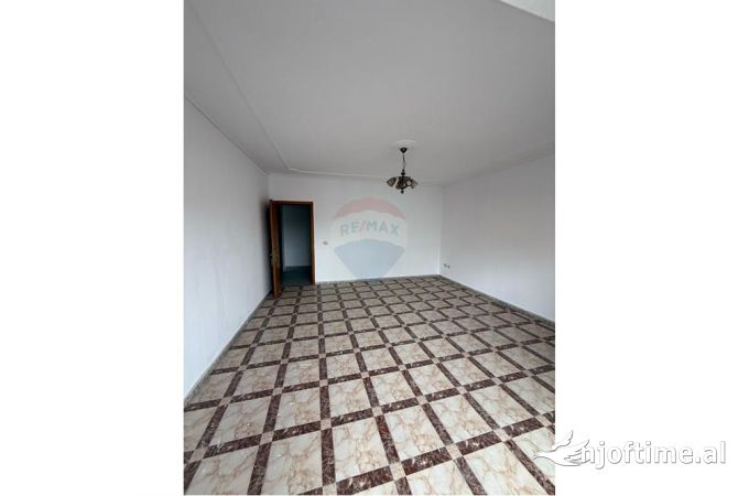 Appartamento in vendita a Tirana 3+1, Vuoto