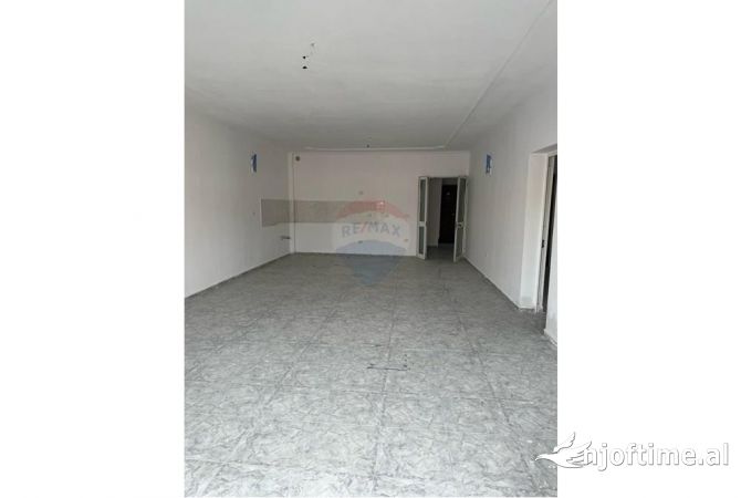 Appartamento in vendita a Tirana 3+1, Vuoto