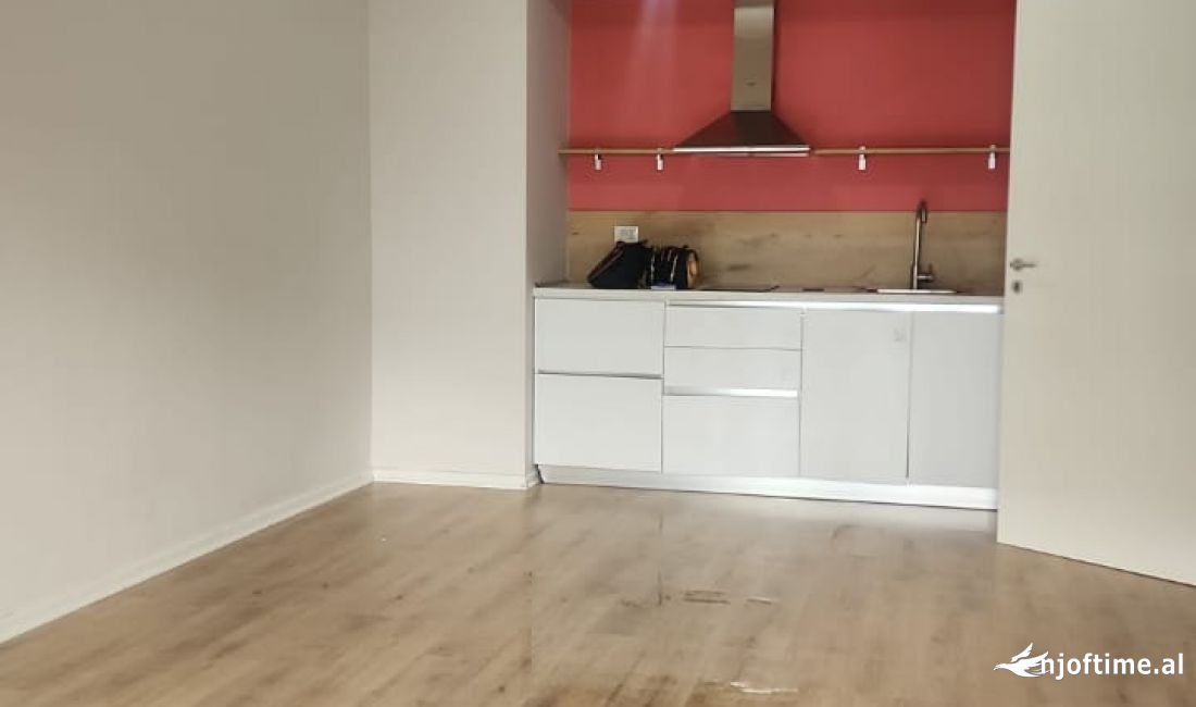 Appartamento in vendita a Tirana 2+1, SemiArredato