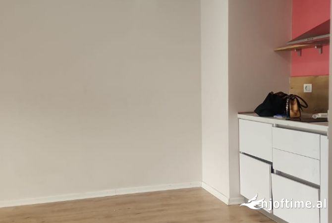 Appartamento in vendita a Tirana 2+1, SemiArredato