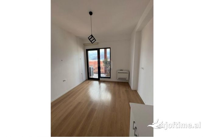 Appartamento in vendita a Tirana 3+1, Vuoto