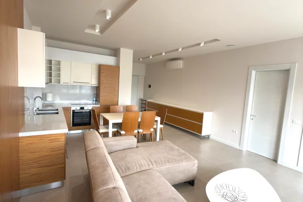 Appartamento in vendita a Tirana 2+1, Arredato