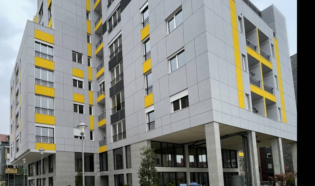 JEPEN DYQANE ME QERA