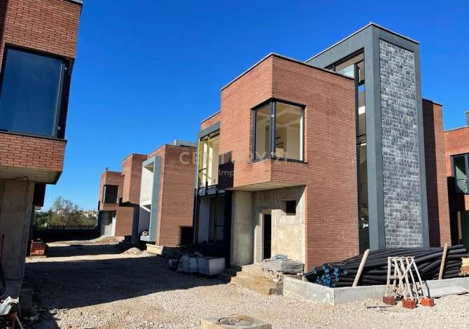 Villa di lusso in vendita a Tirana 3+1, Vuoto