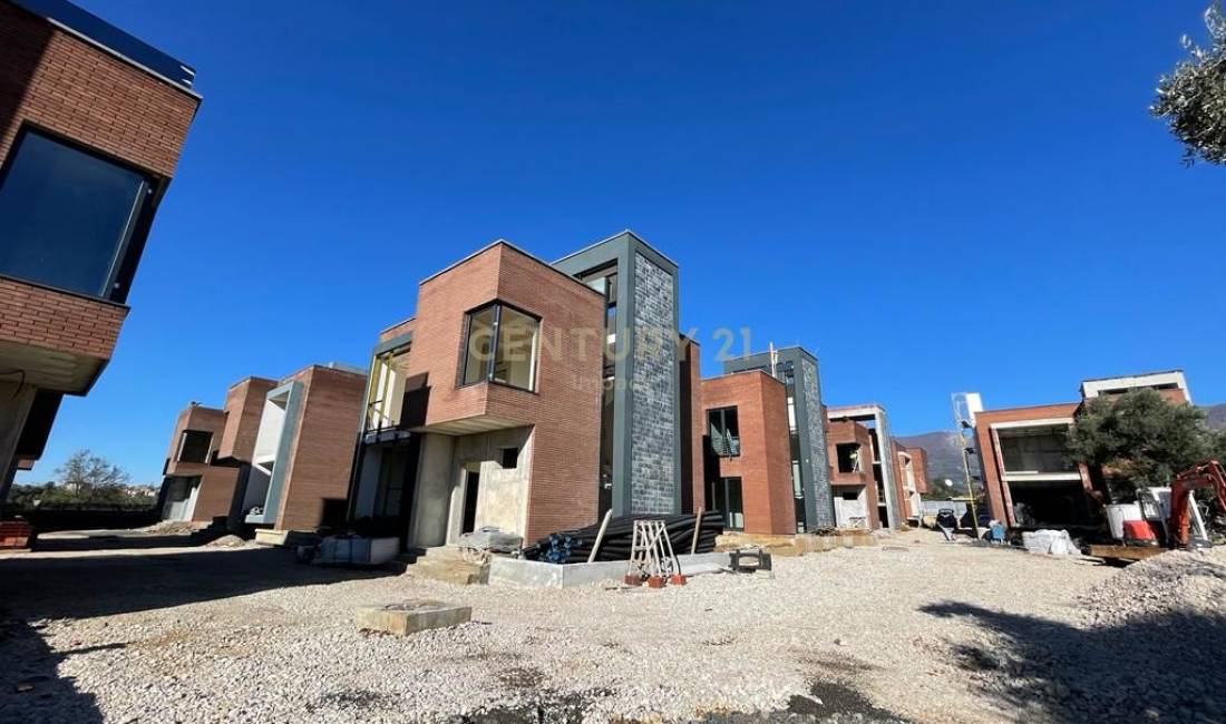 Villa di lusso in vendita a Tirana 3+1, Vuoto