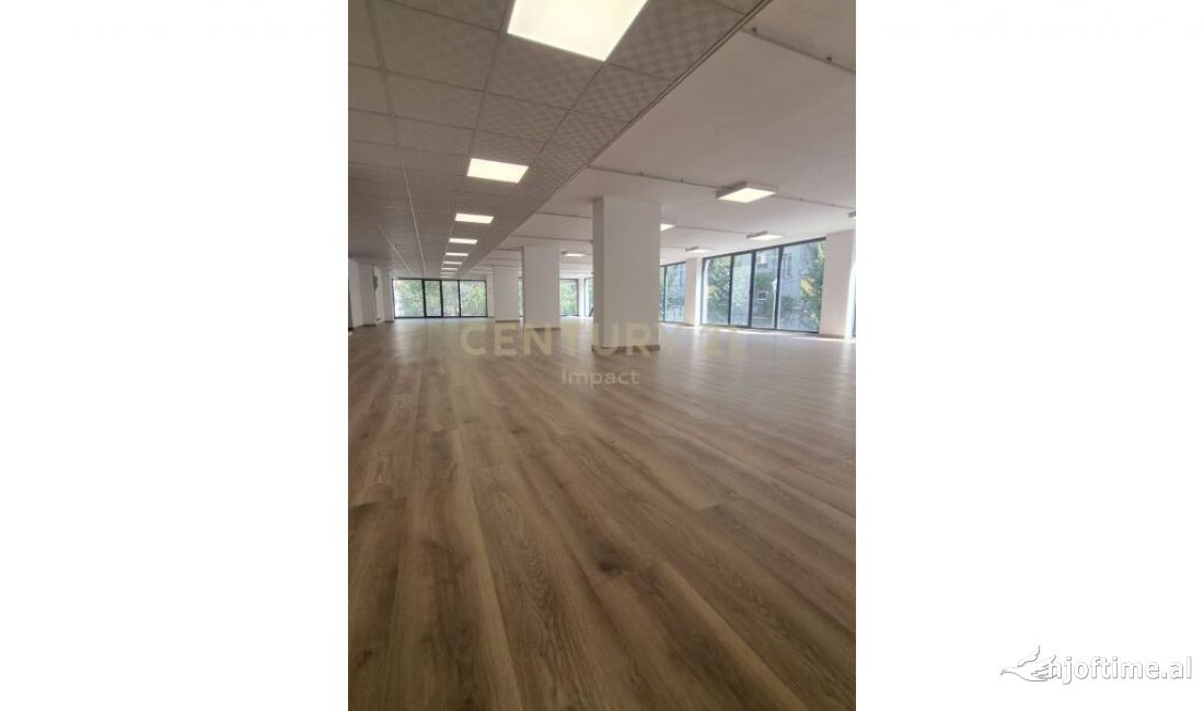 OKAZION! SHITET AMBJENT KOMERCIAL 550m2 NE RRUGEN E DIBRES,PRANE MINISTRISE MBROJTJES! 715,000 Euro 