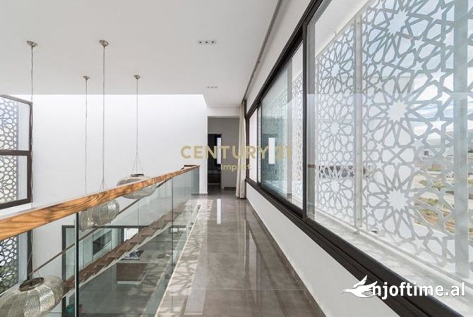 Shtepi ne shitje Vila Luksoze ne Durres, 4+1, Mobilimi E mobiluar, Pagesa 700,000  Euro.