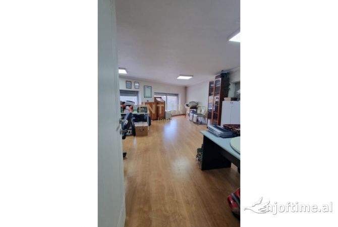 OKAZION! SHITET AMBJENT KOMERCIAL 220.000 Euro 