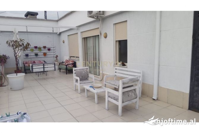 Shtepi ne shitje Apartament ne Tirane, 4+1, Mobilimi E mobiluar, Pagesa 370,000  Euro.