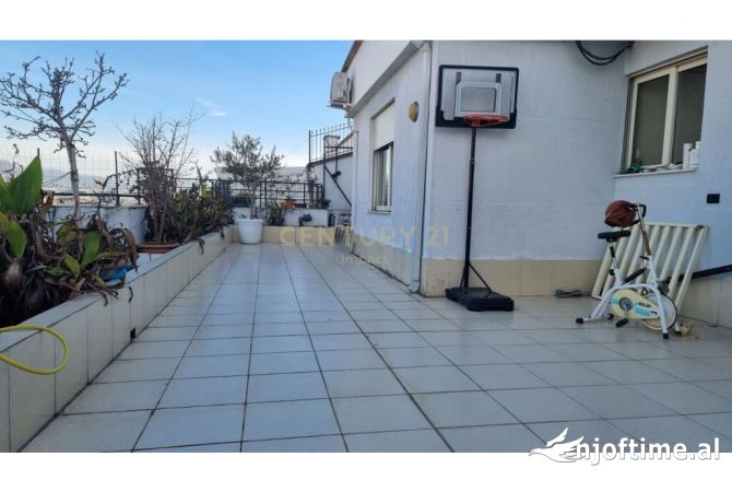 Shtepi ne shitje Apartament ne Tirane, 4+1, Mobilimi E mobiluar, Pagesa 370,000  Euro.