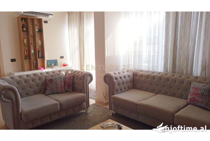 Shtepi ne shitje Apartament ne Tirane, 4+1, Mobilimi E mobiluar, Pagesa 370,000  Euro.