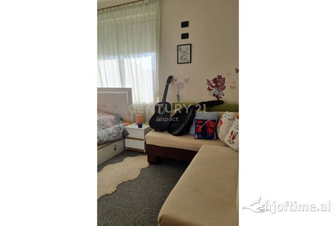 Shtepi ne shitje Apartament ne Tirane, 4+1, Mobilimi E mobiluar, Pagesa 370,000  Euro.