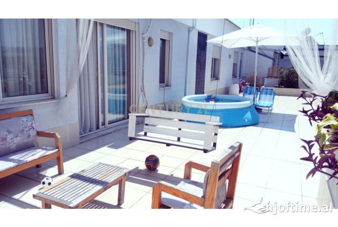 Shtepi ne shitje Apartament ne Tirane, 4+1, Mobilimi E mobiluar, Pagesa 370,000  Euro.