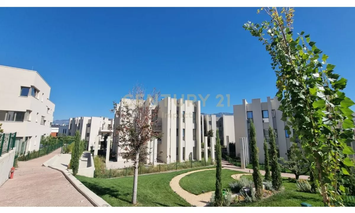 Shtepi ne shitje Vila Luksoze ne Tirane, 3+1, Mobilimi Bosh, pa mobiluar, Pagesa 1,550,000  Euro.