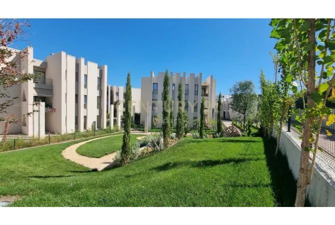 Shtepi ne shitje Vila Luksoze ne Tirane, 3+1, Mobilimi Bosh, pa mobiluar, Pagesa 1,550,000  Euro.