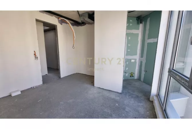 Shtepi ne shitje Vila Luksoze ne Tirane, 3+1, Mobilimi Bosh, pa mobiluar, Pagesa 1,550,000  Euro.