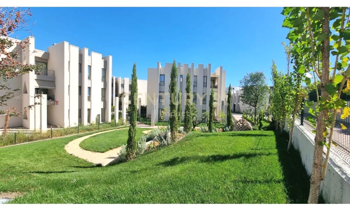 Shtepi ne shitje Vila Luksoze ne Tirane, 3+1, Mobilimi Bosh, pa mobiluar, Pagesa 3,150,000  Euro.