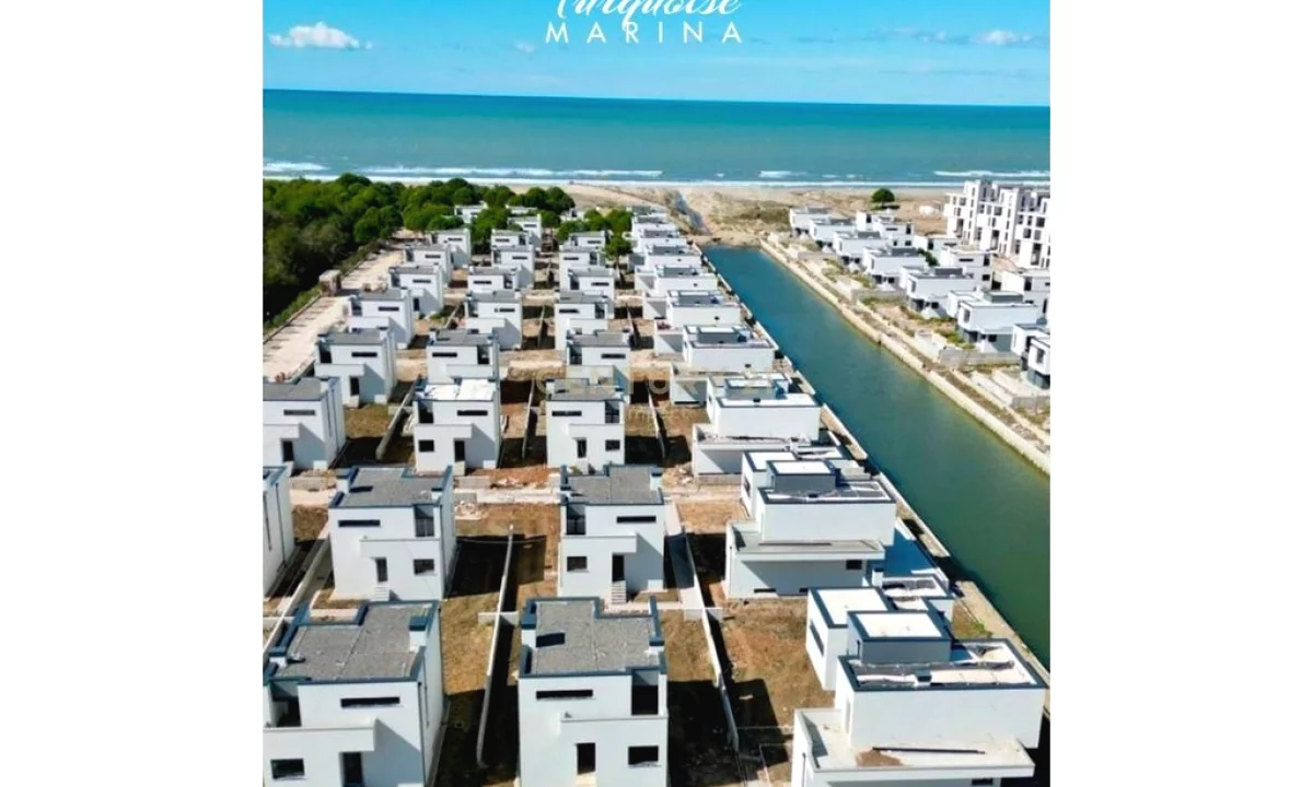 Shtepi ne shitje Vila Luksoze ne Durres, 2+1, Mobilimi Bosh, pa mobiluar, Pagesa 417,000  Euro.