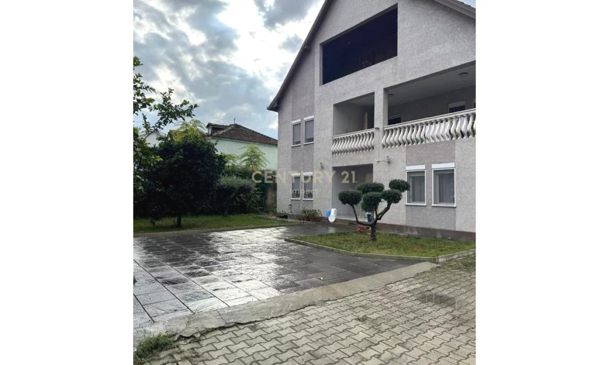 Shtepi me qera Shtepi Private ne Tirane, 7+1, Mobilimi Bosh, pa mobiluar, Pagesa 2,000  Euro.