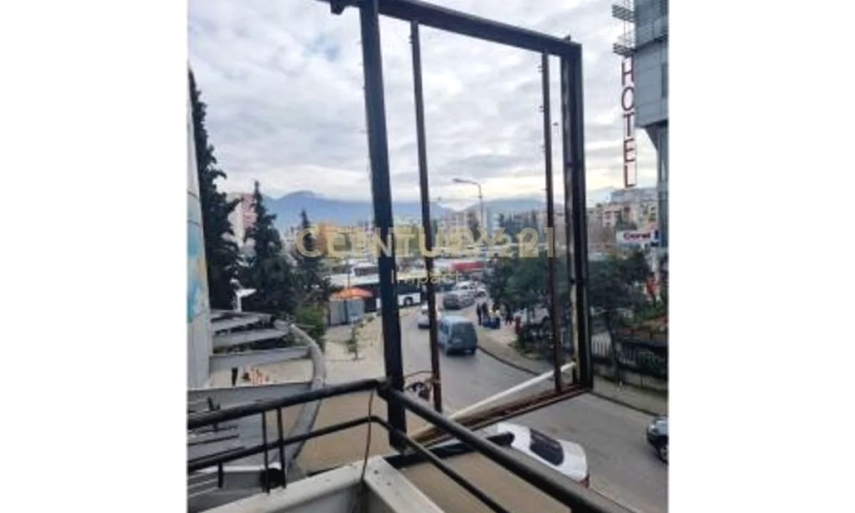 AMBJENT KOMERCIAL PER SHITJE, TEK TERMINALI PRANE CASA ITALIA 216,000 Euro