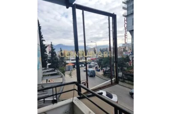 AMBJENT KOMERCIAL PER SHITJE, TEK TERMINALI PRANE CASA ITALIA 216,000 €