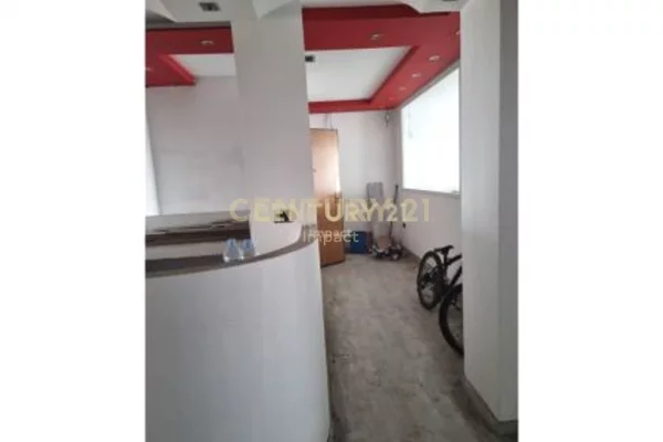 AMBJENT KOMERCIAL PER SHITJE, TEK TERMINALI PRANE CASA ITALIA 216,000 Euro