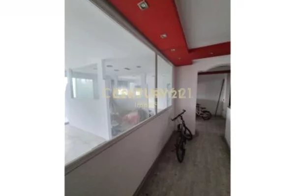 AMBJENT KOMERCIAL PER SHITJE, TEK TERMINALI PRANE CASA ITALIA 216,000 Euro