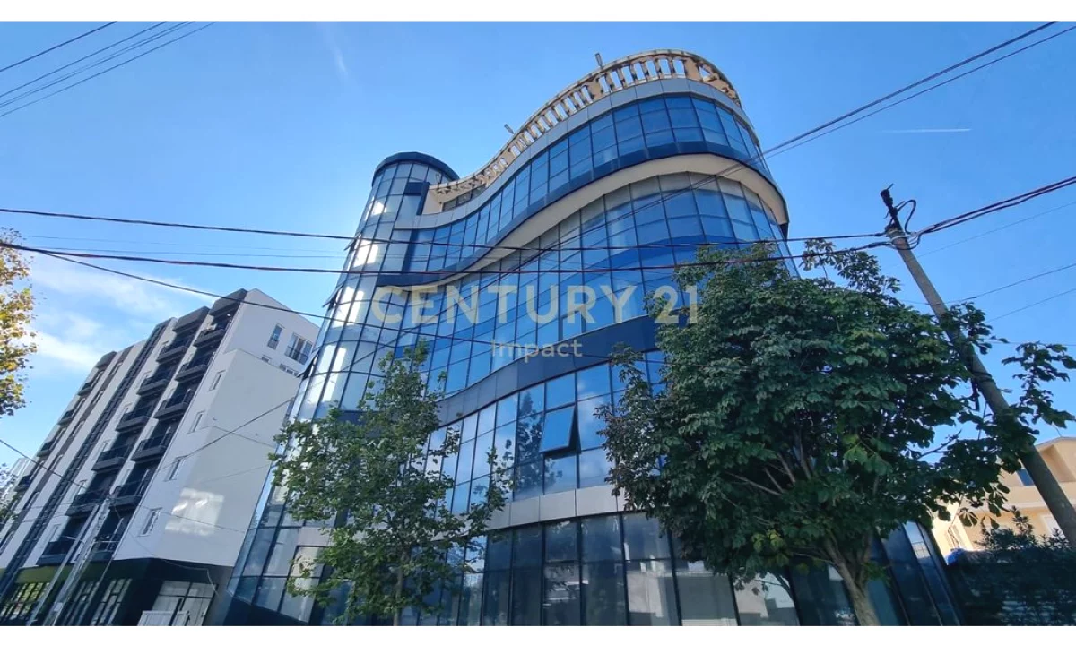 Hapesire multifunksionale me qira ne Kamez! 10,000 Euro /Muaj