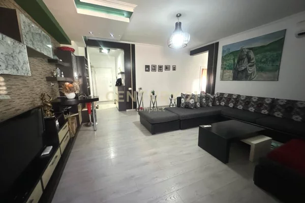 Shtepi ne shitje Apartament ne Tirane, 2+1, Mobilimi Pjeserisht e mobiluar, Pagesa 186,000  Euro.