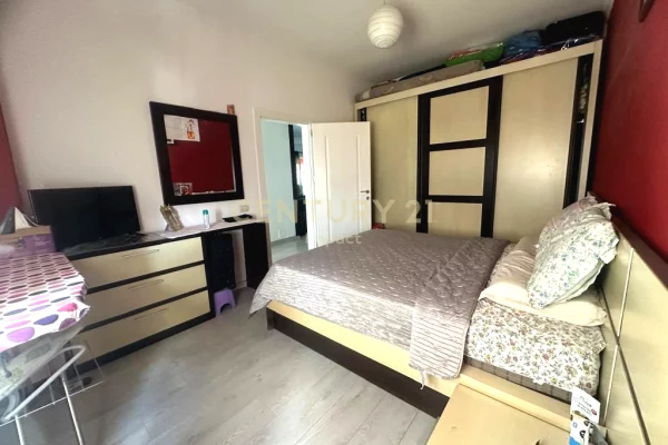 Shtepi ne shitje Apartament ne Tirane, 2+1, Mobilimi Pjeserisht e mobiluar, Pagesa 186,000  Euro.