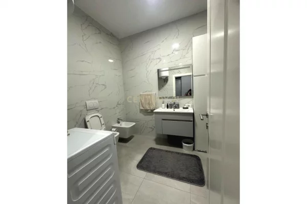 Shtepi ne shitje Apartament ne Tirane, 2+1, Mobilimi Pjeserisht e mobiluar, Pagesa 186,000  Euro.