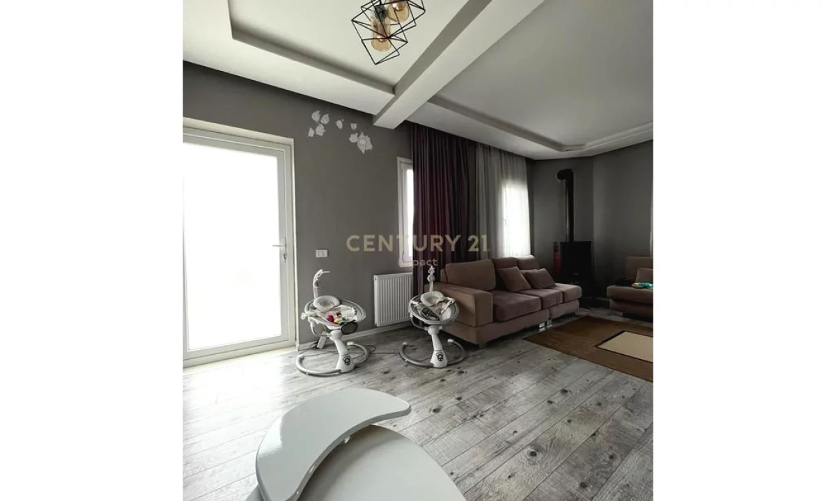 Villa di lusso in vendita a Tirana 5+1, SemiArredato