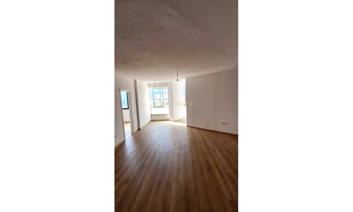 Shtepi ne shitje Apartament ne Tirane, 2+1, Mobilimi Bosh, pa mobiluar, Pagesa 150,000  Euro.