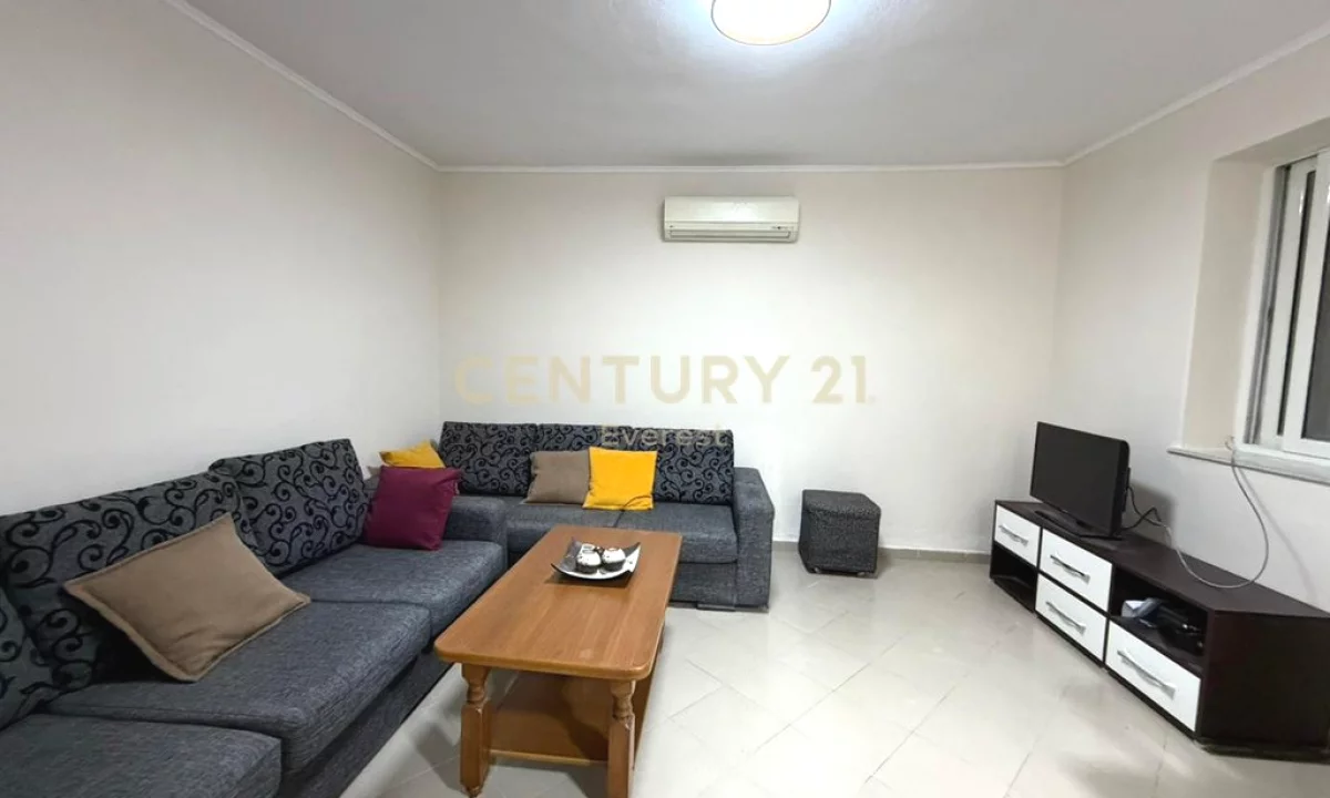 Shtepi ne shitje Apartament ne Tirane, 1+1, Mobilimi Bosh, pa mobiluar, Pagesa 90,000  Euro.