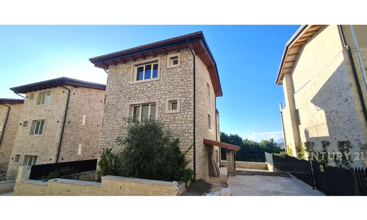 Villa di lusso in vendita a Tirana 3+1, Vuoto