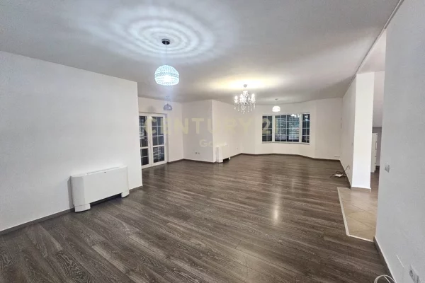 Shtepi me qera Vila Luksoze ne Tirane, 4+1, Mobilimi Pjeserisht e mobiluar, Pagesa 2,800  Euro.