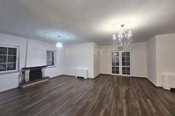 Shtepi me qera Vila Luksoze ne Tirane, 4+1, Mobilimi Pjeserisht e mobiluar, Pagesa 2,800  Euro.