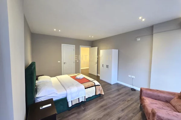 Shtepi ne shitje Apartament ne Tirane, 2+1, Mobilimi E mobiluar, Pagesa 210,000  Euro.