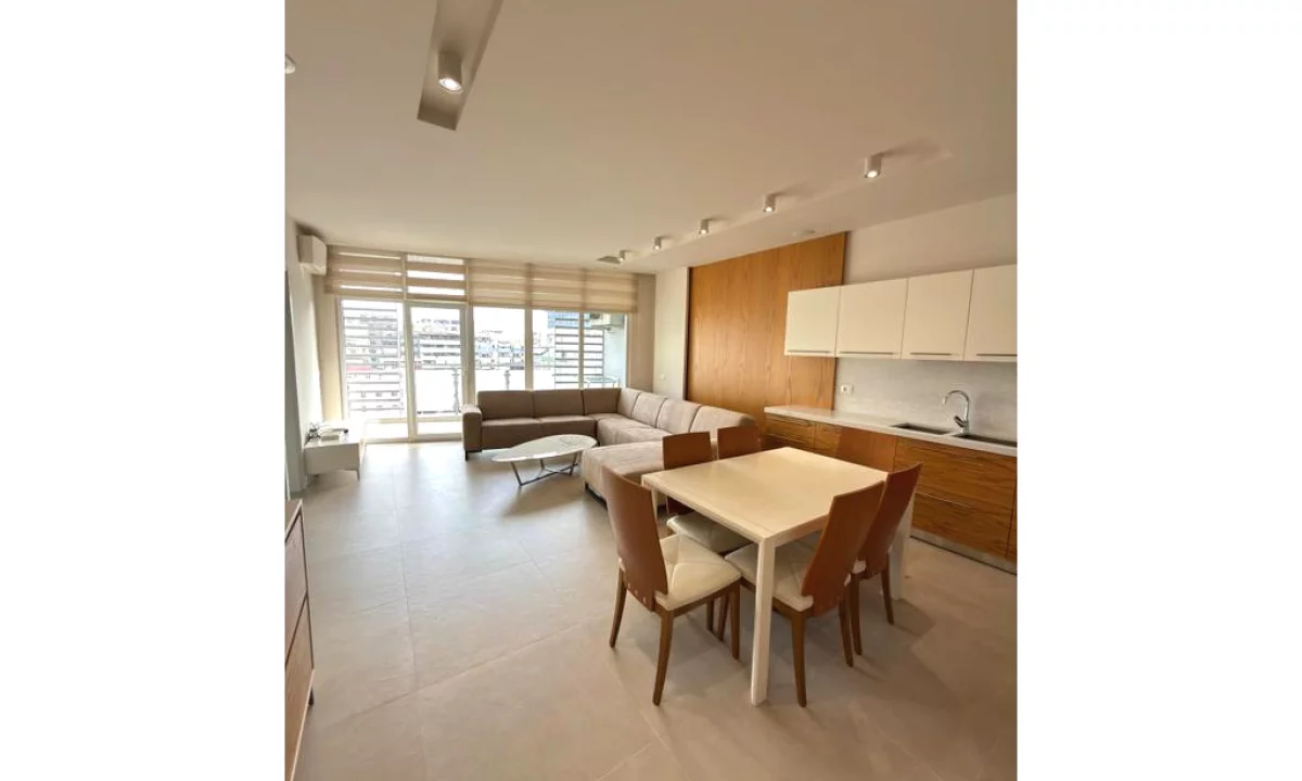 Appartamento in vendita a Tirana 2+1, Arredato